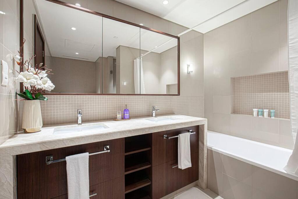 Magnificent Brand New Lux 3br With Burj/ Fnt View Dubai