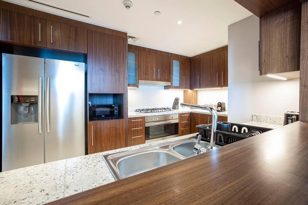 Magnificent Brand New Lux 3br Burj & Fountain View Lejlighed *