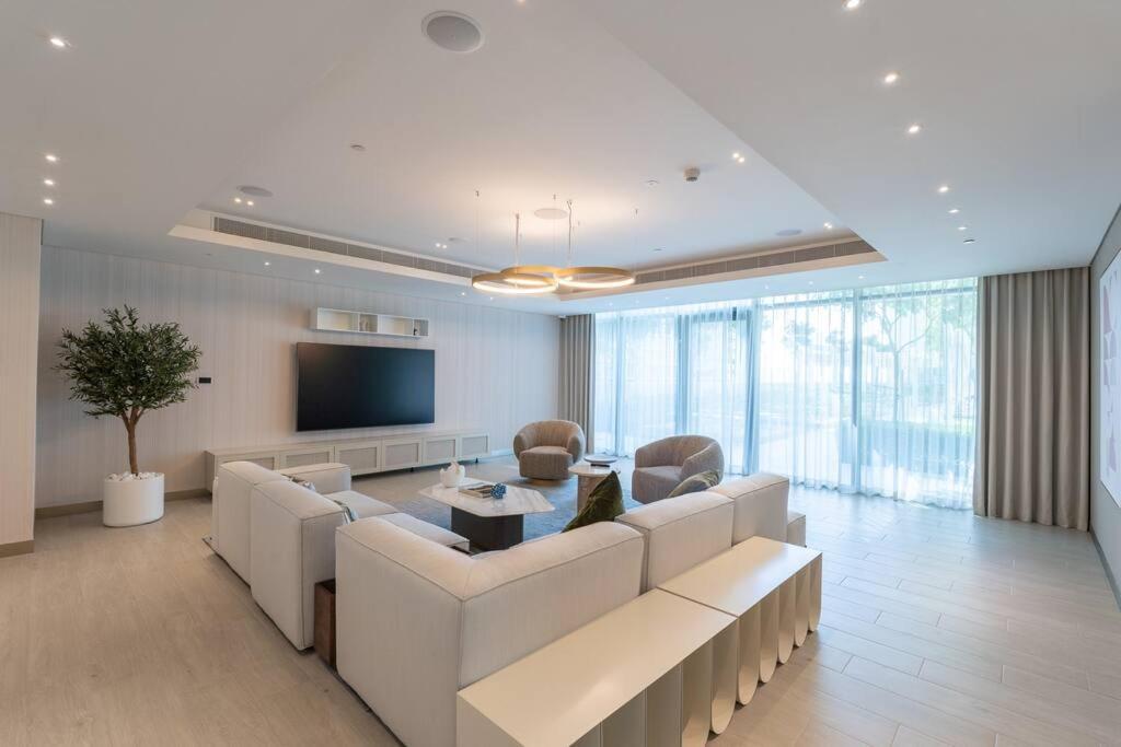 Vogue Beachfront - Palm Views & Private Dubái