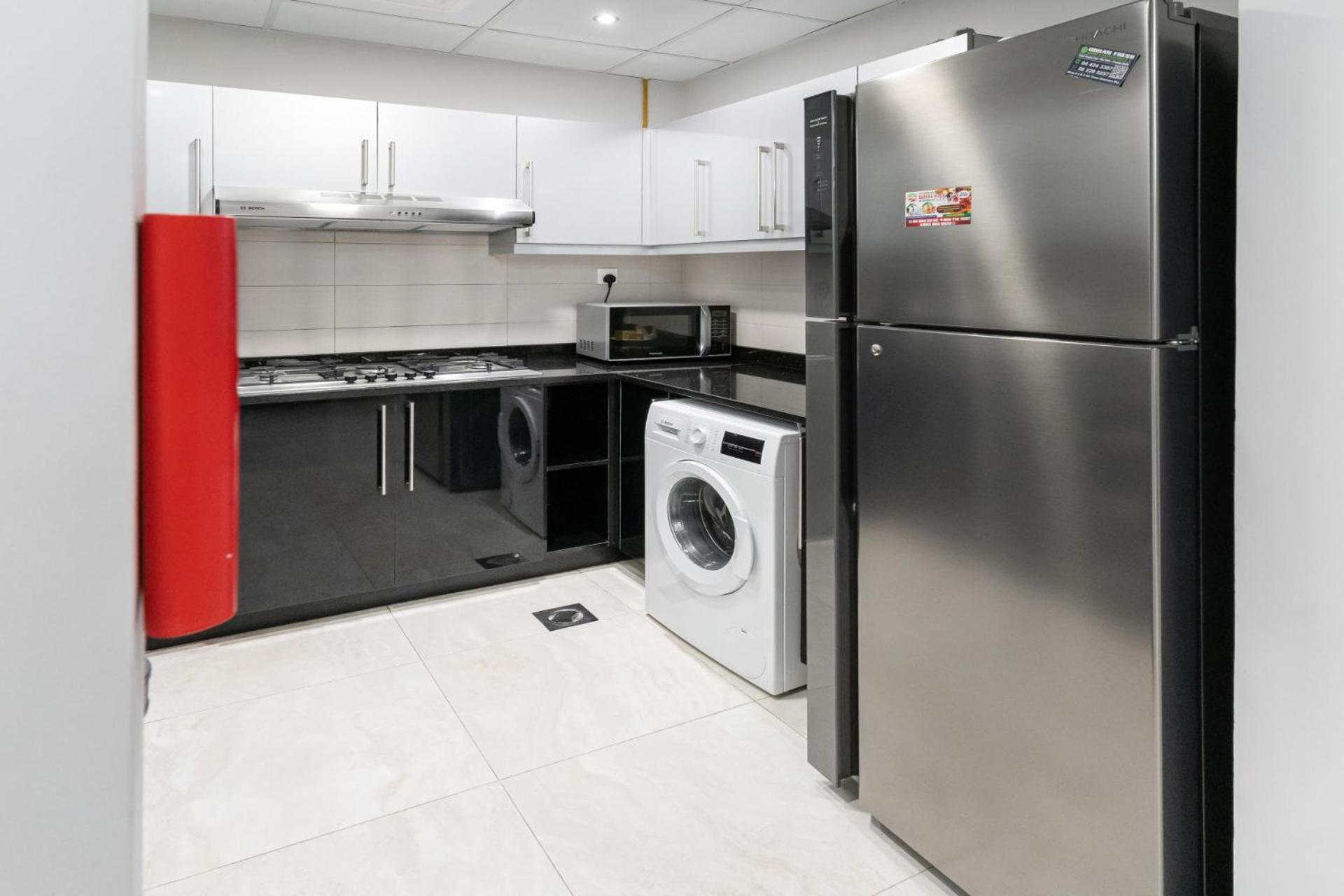 Family-Sized 4Br I Pool, Jacuzzi & Gym Dubai