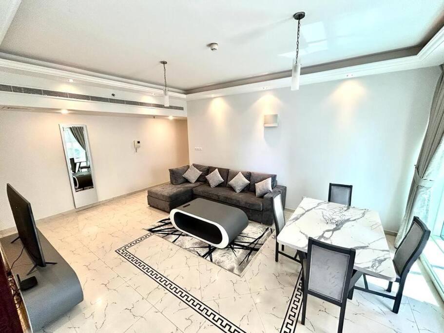 Brand New Marina Opal Huge 1br * Dubái