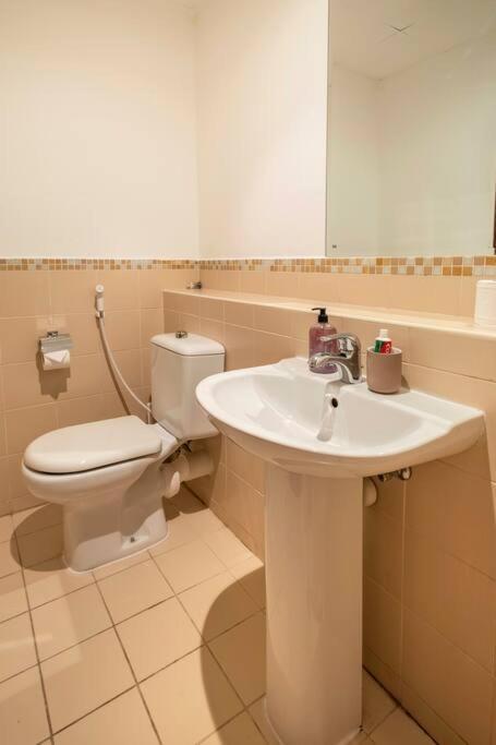 Leen Homes-jbr -spacious 4 Bedroom Gasthof