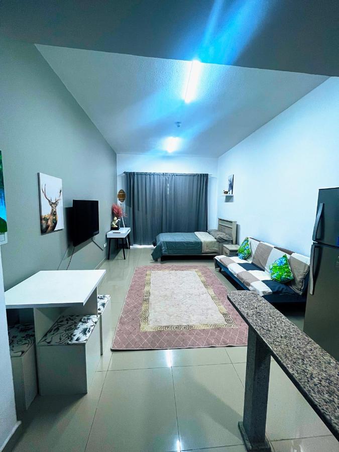 Al Zarooni Apartamento