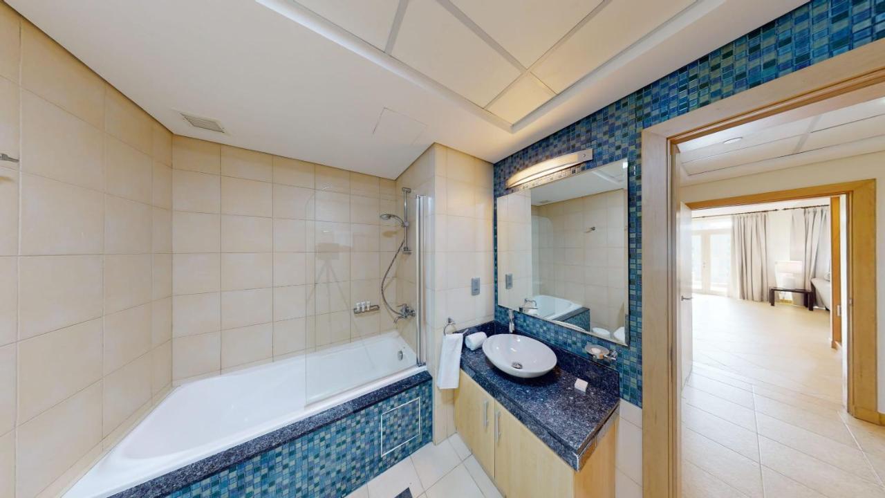 Al Dabas Views, 3bd Sleeps 6, Beachfront & Pool Access Lägenhet *