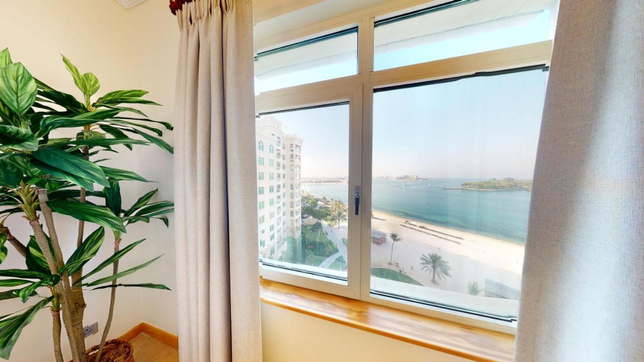 Al Dabas Views, 3bd Sleeps 6, Beachfront & Pool Access Dubai