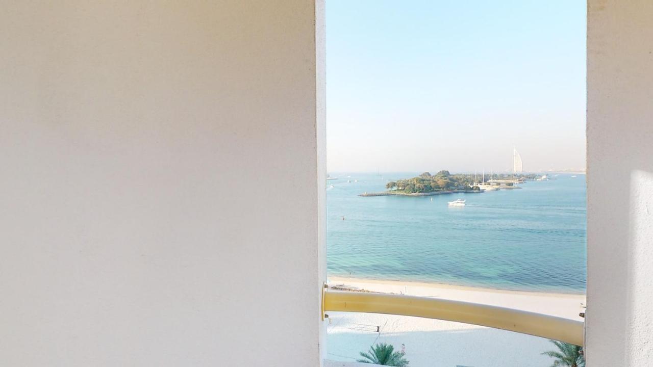 Al Dabas Views, 3bd Sleeps 6, Beachfront & Pool Access