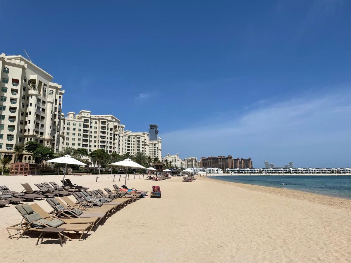 Al Dabas Views, 3bd Sleeps 6, Beachfront & Pool Access Dubai
