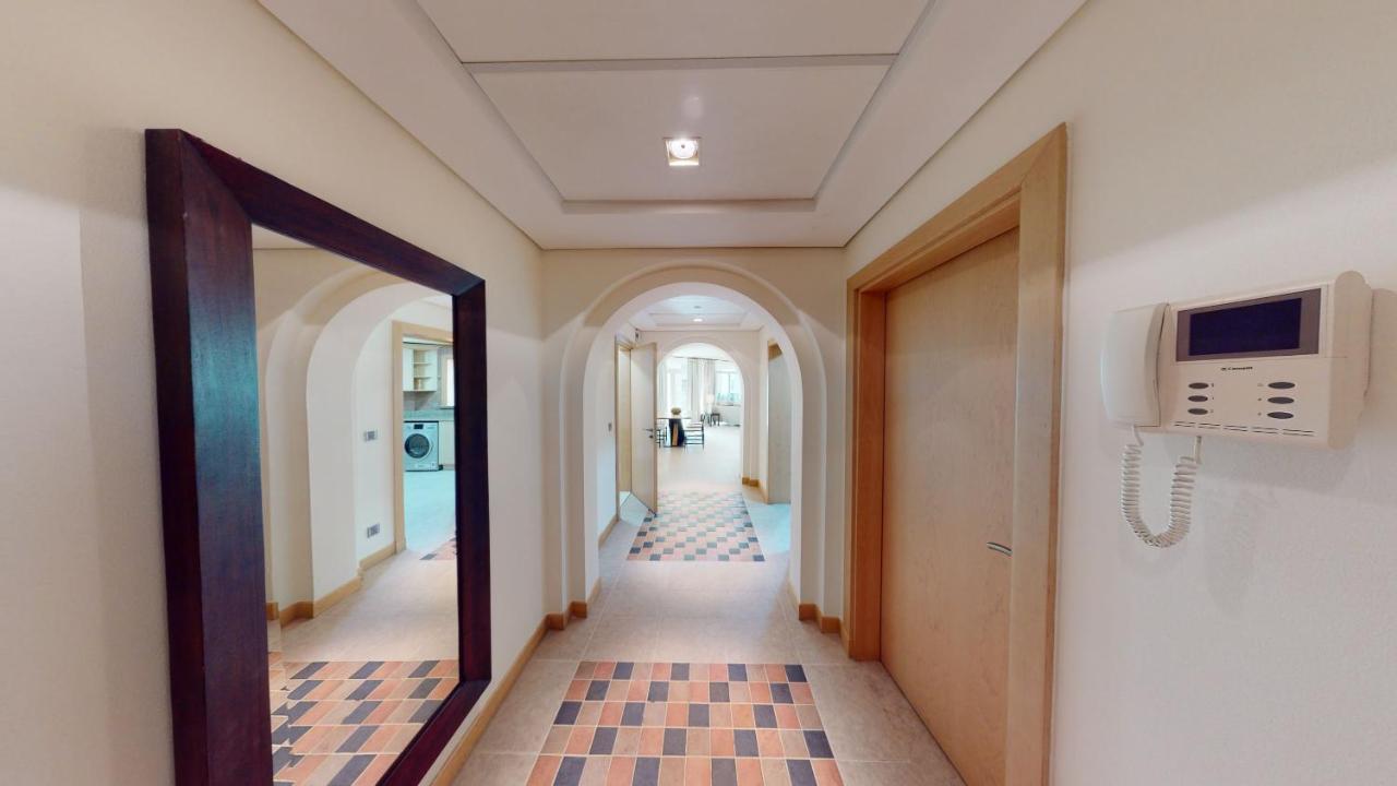 Al Dabas Views, 3bd Sleeps 6, Beachfront & Pool Access *