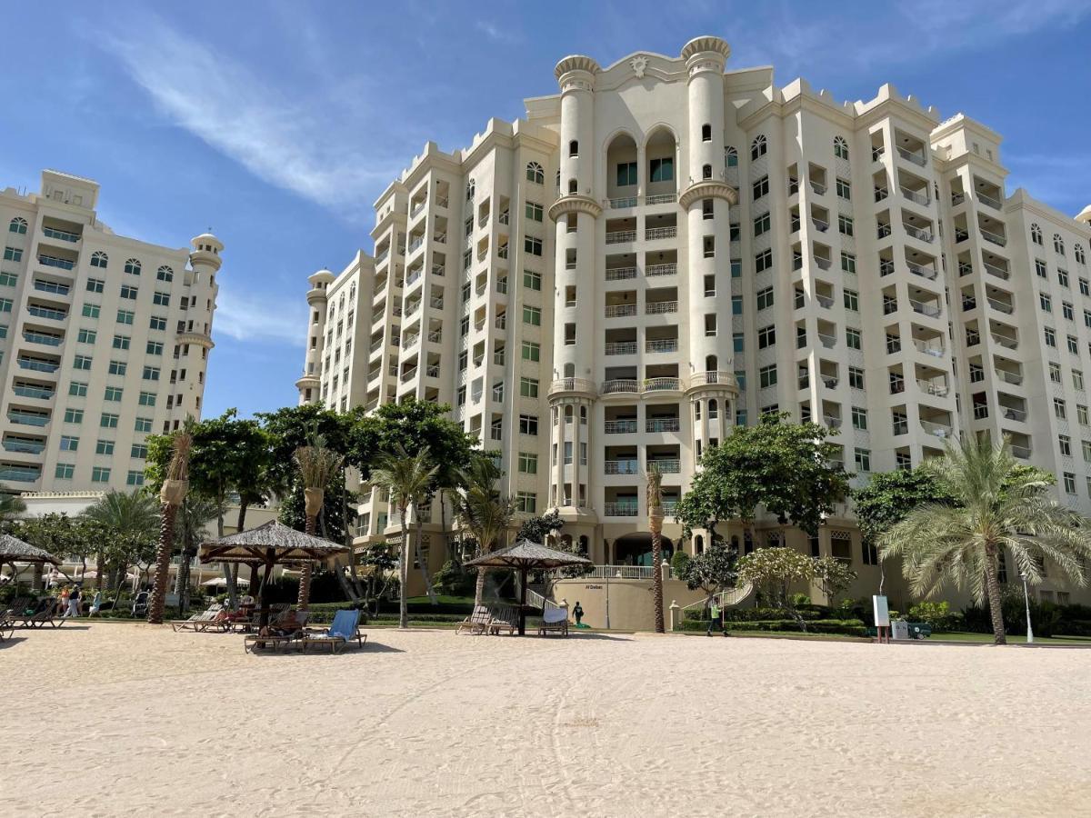 Al Dabas Views, 3bd Sleeps 6, Beachfront & Pool Access * Dubai