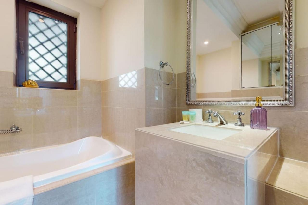 Appartement Al Tajer, Core C, Souk Al Bahar - Charming Two Bedroom Dubaï
