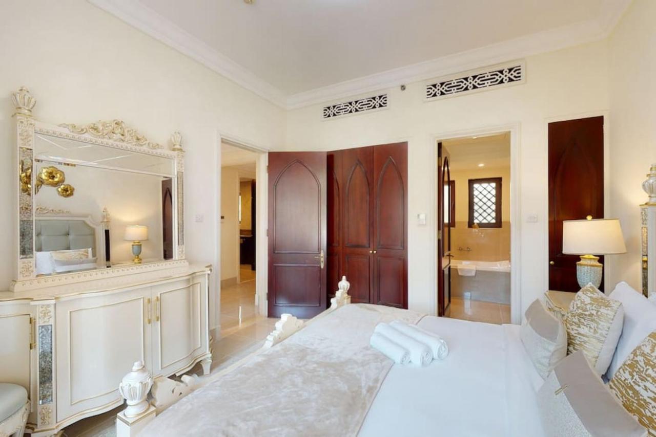 Al Tajer, Core C, Souk Al Bahar - Charming Two Bedroom Appartement