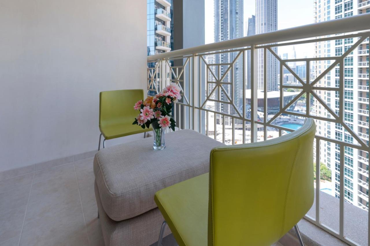 Downtown Dubai, Luxury 2 Bed 2 Bath - Pool, Gym, Aircon, Parking - Views Of The Fountain & Burj Khalifa Lejlighed Dubai