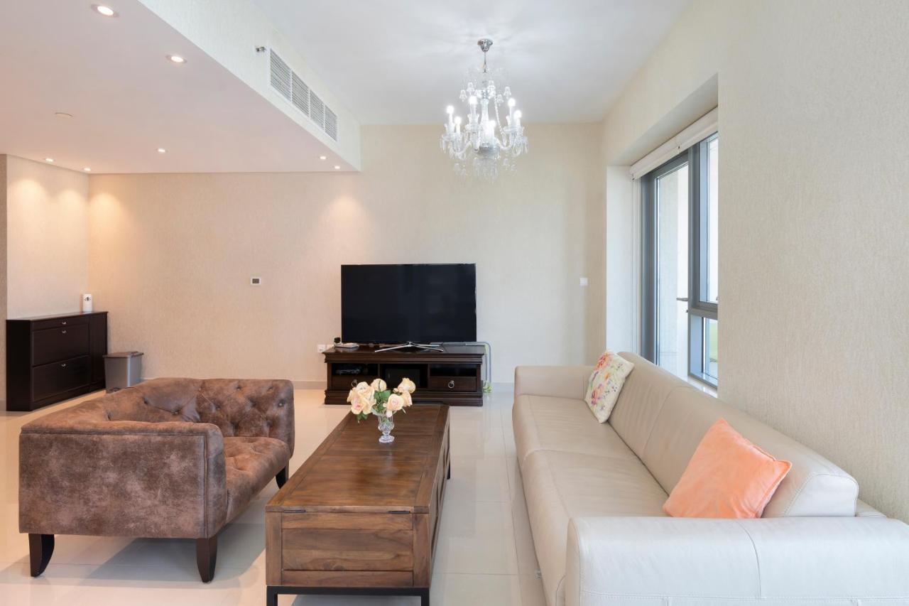Downtown Dubai, Luxury 2 Bed 2 Bath - Pool, Gym, Aircon, Parking - Views Of The Fountain & Burj Khalifa Lejlighed