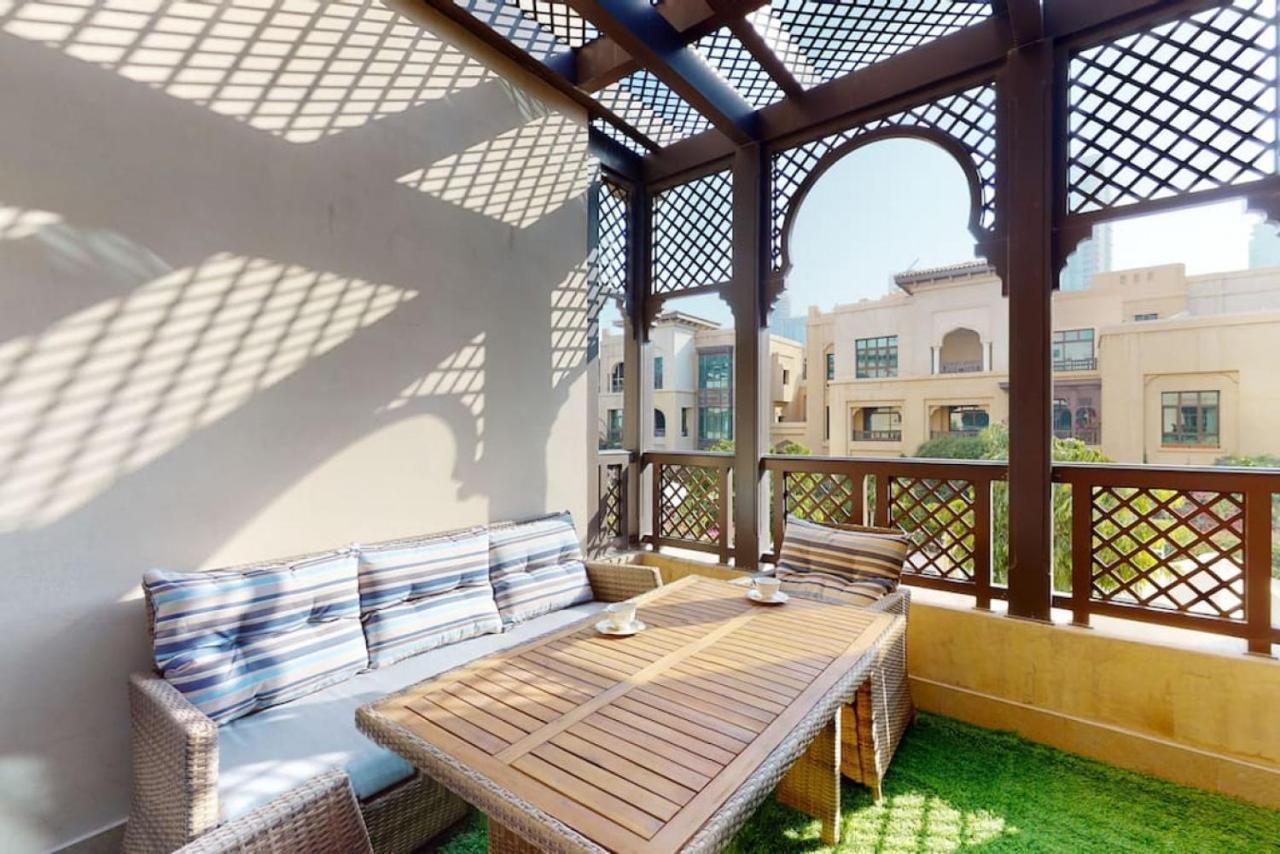 Al Tajer, Core C, Souk Al Bahar - Charming Two Bedroom Appartement *