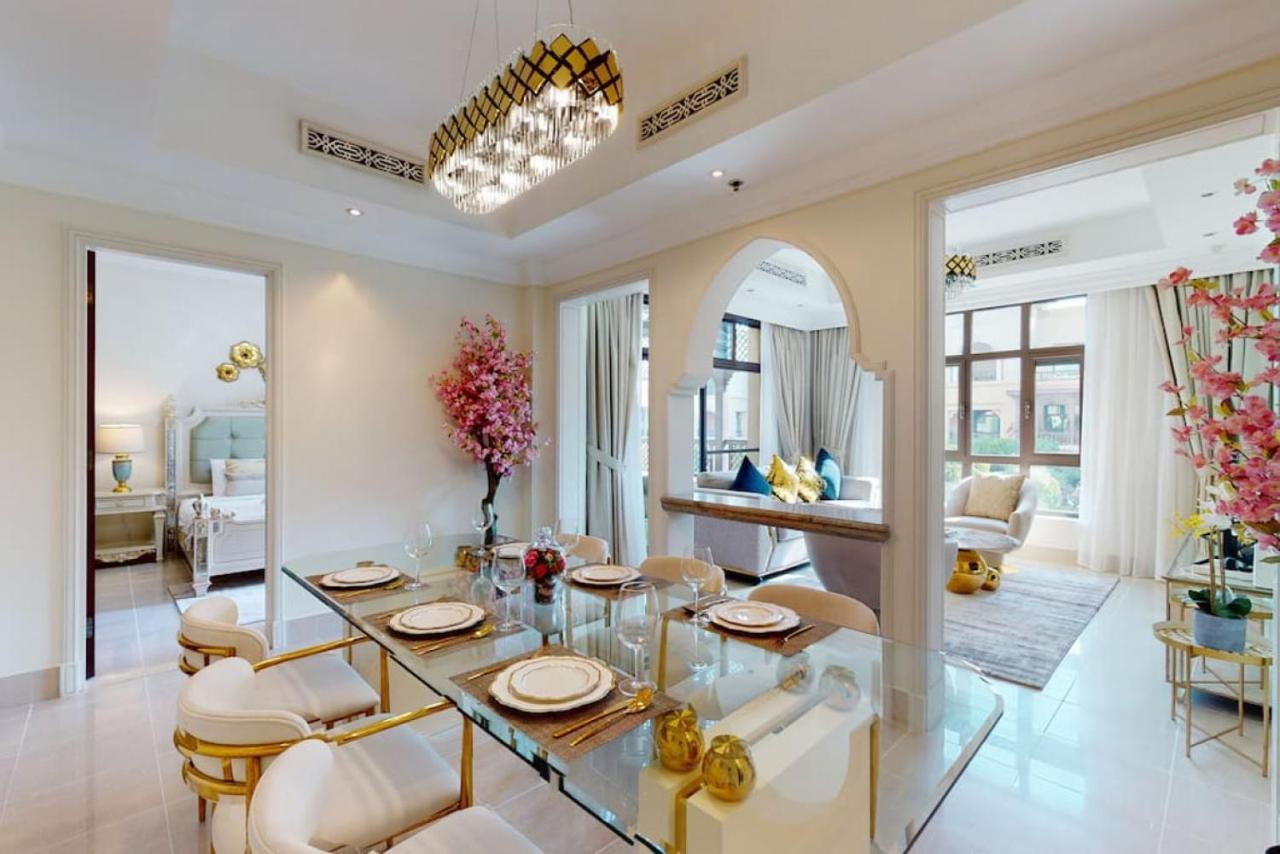 Al Tajer, Core C, Souk Al Bahar - Charming Two Bedroom Appartement *