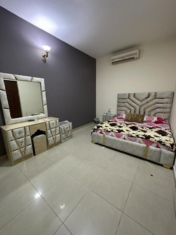 Standard With Common Washroom Gasthof Dubai