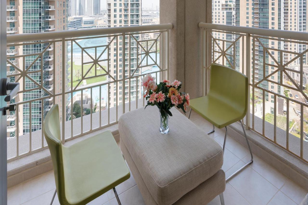 Lejlighed Downtown Dubai, Luxury 2 Bed 2 Bath - Pool, Gym, Aircon, Parking - Views Of The Fountain & Burj Khalifa *