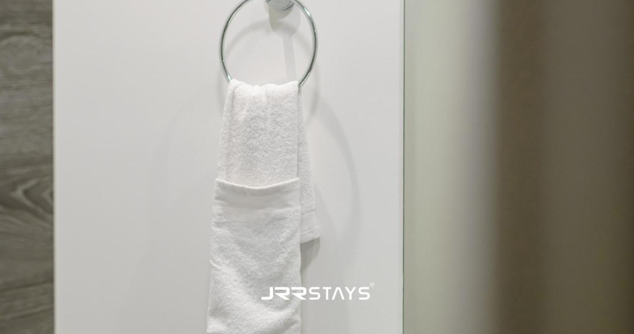 Contemporary Studio In Jvc - Panoramic City Views *