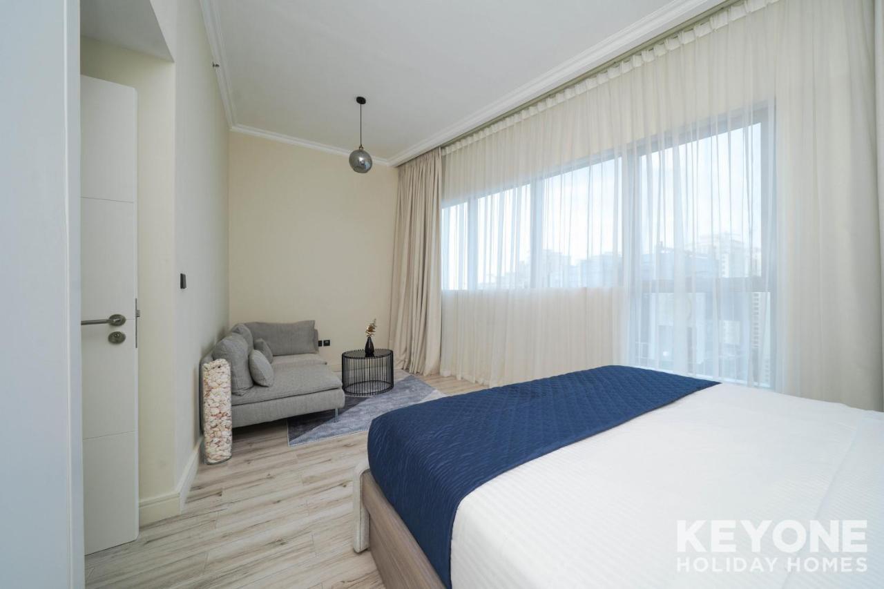 Contemporary Two Bedroom With Full Marina View Dubái