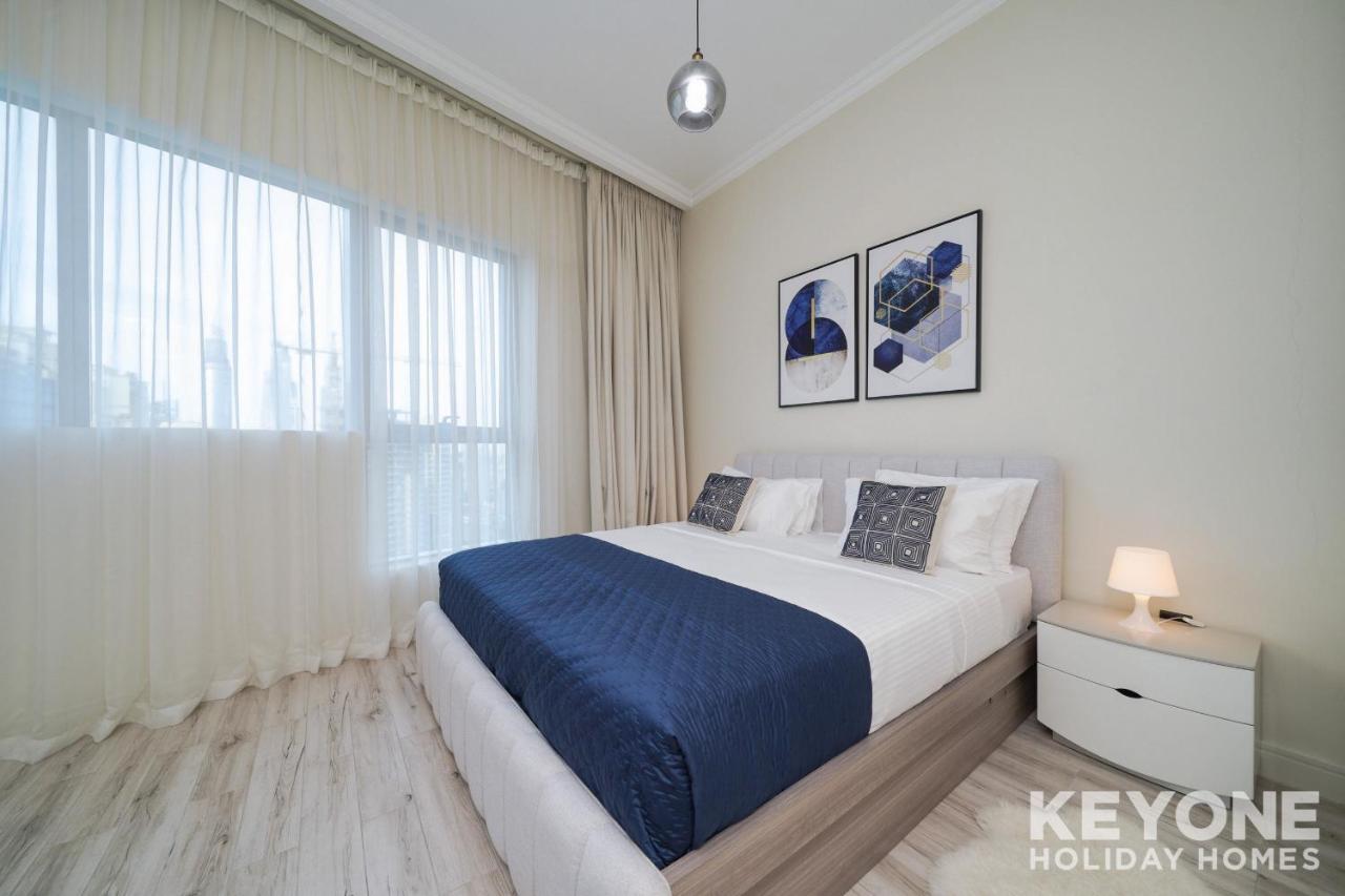 Contemporary Two Bedroom With Full Marina View Dubái