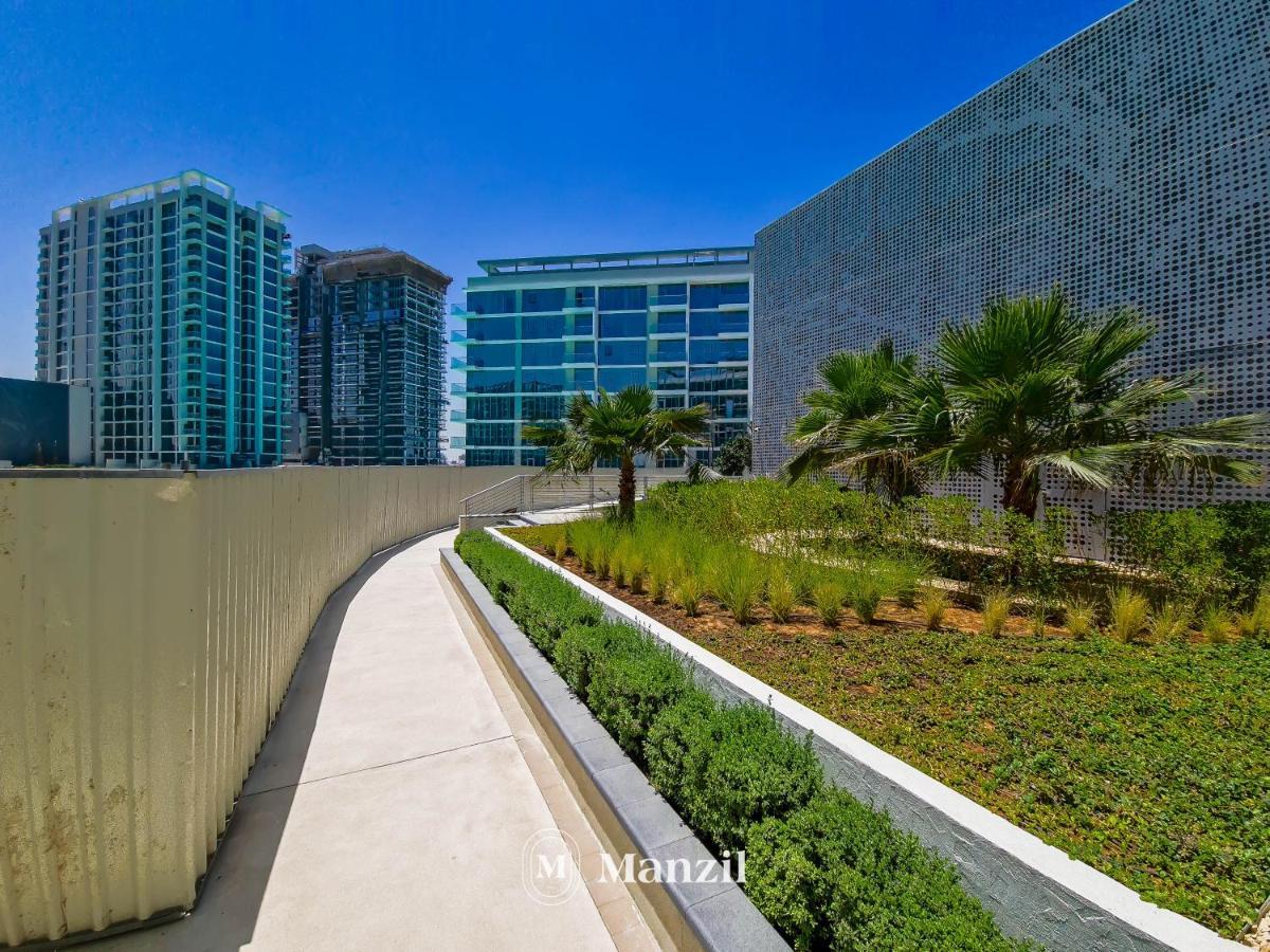 Stylish Waterfront 1 Bedroom W Pvt Near Downtown * Dubaï