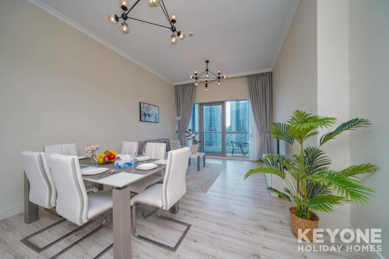 Contemporary Two Bedroom With Full Marina View Dubái