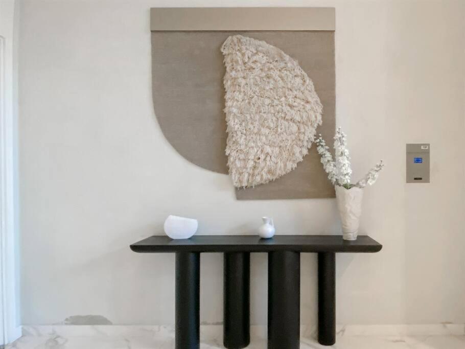 Trophy 2bdr Sandy Shores Retreat With Panoramic Sea View & Private Access Appartamento Dubai
