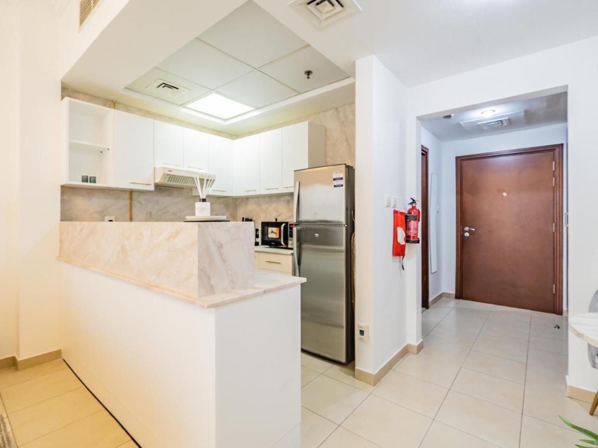 Delightful Studio With Balcony - Burj Al Nujoom * Dubaï