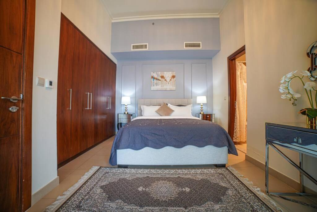 First Class 2br With Full Skyline & Sea View