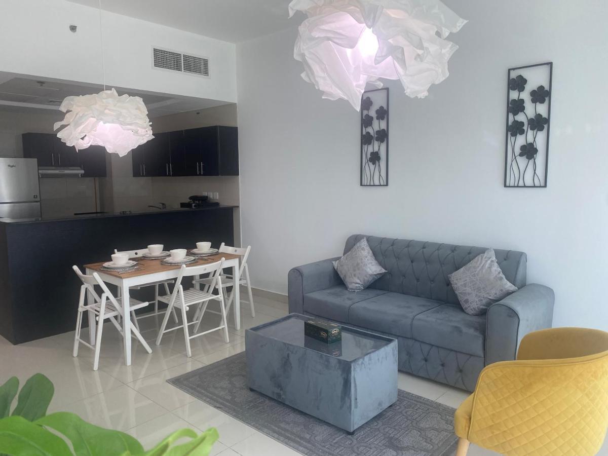 Golden Vacation Homes Continental Tower Marina Apartemen Dubai