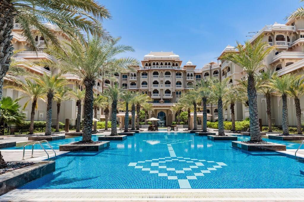 Palm Jumeirah Spacious 1 Bed Private *
