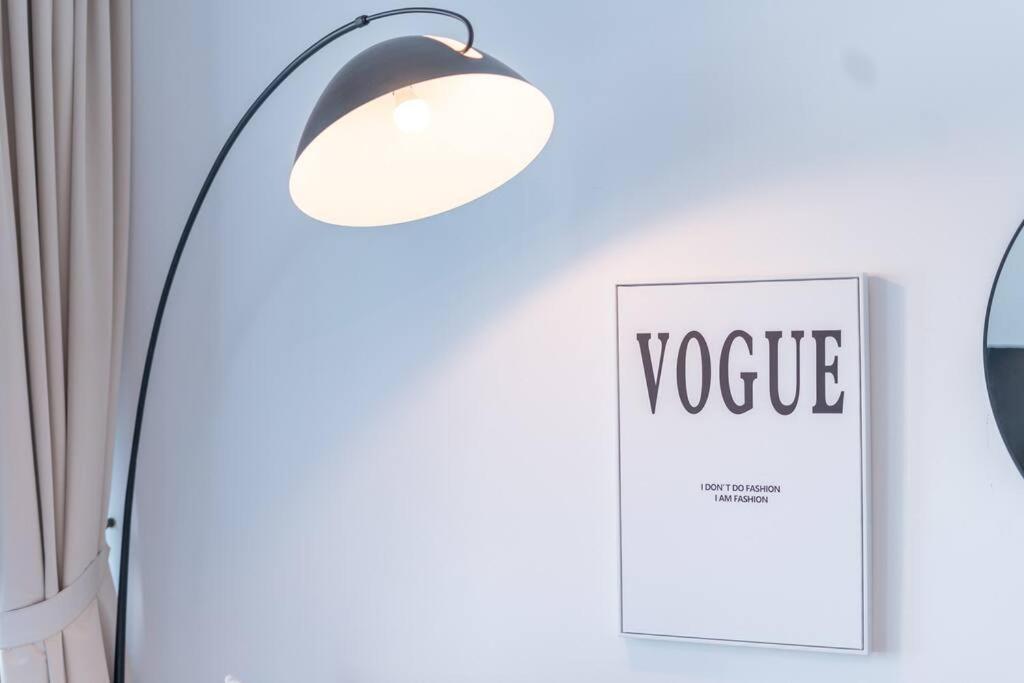 Vogue Waterfront Living - The Grand Creek Harbour Appartement