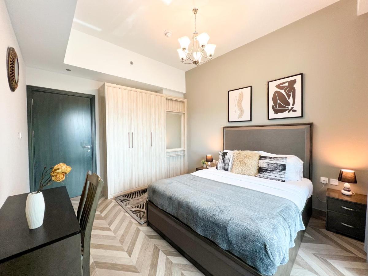 2 Bedroom Burj Khalifa View With Large Private Terrace * Dubai