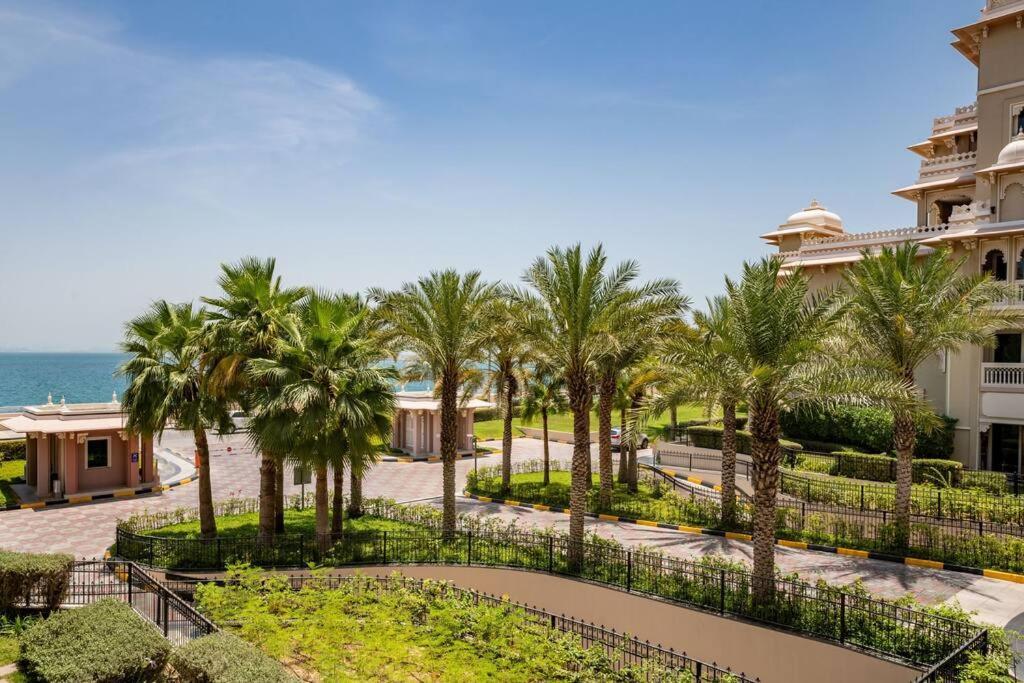 Palm Jumeirah Spacious 1 Bed Private *