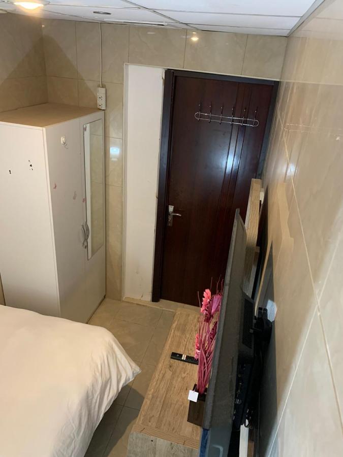 Gazde/Camere de închiriat Small Budget For 'girls' Only In Dubai, Marina