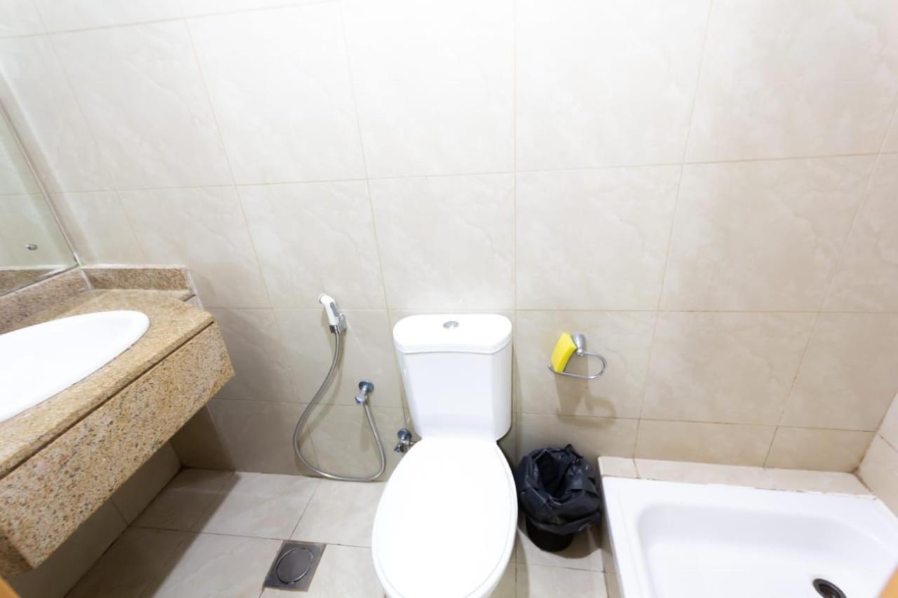 Small Budget For 'girls' Only In Dubai, Marina Gazde/Camere de închiriat *