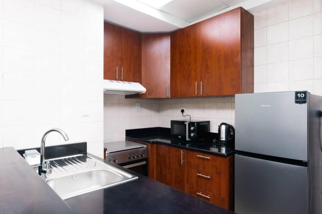 Urban Caves - Chic With Balcony Near The Walk Jbr Apartment *
