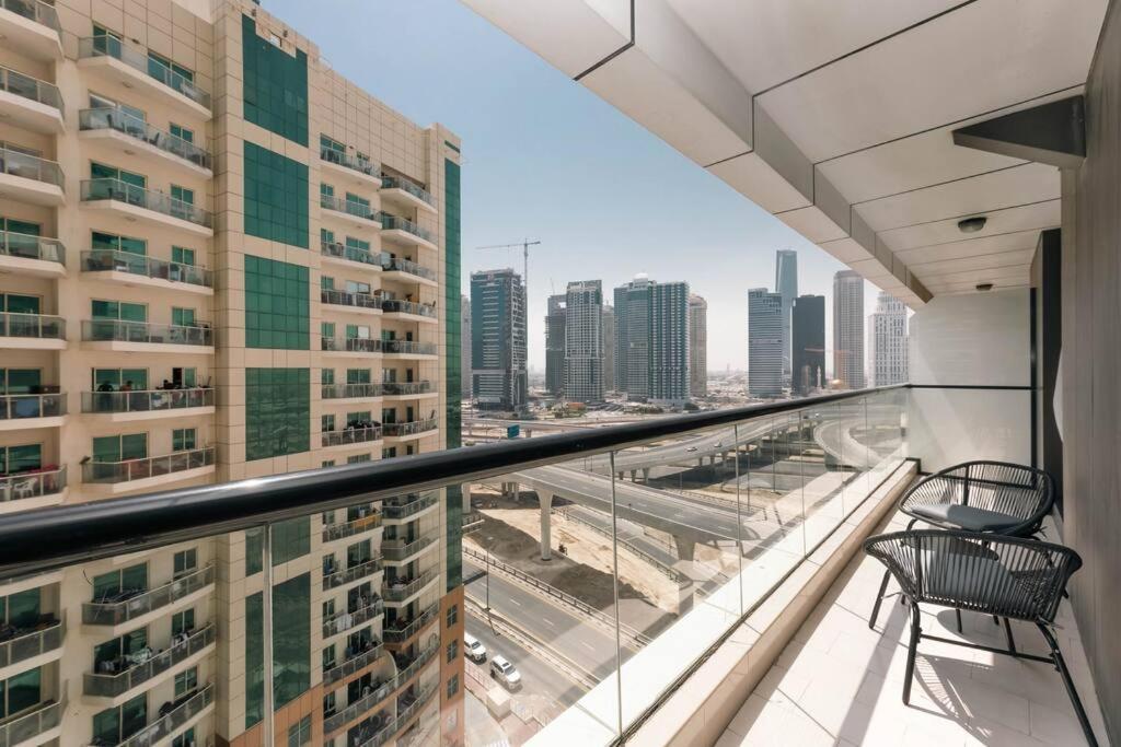 Urban Caves - Chic With Balcony Near The Walk Jbr Dubai