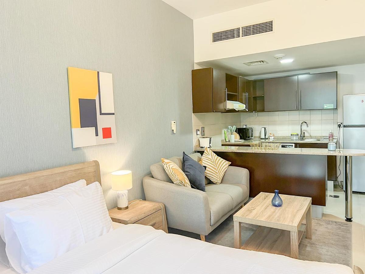 Cosmos Living Spacious With Balcony *