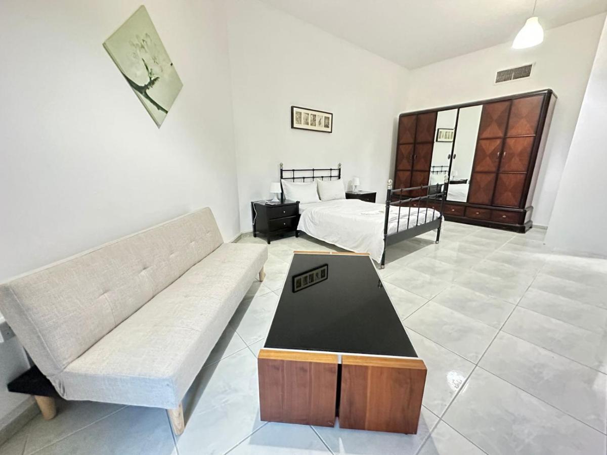 Relaxing Private In Compound Housing Near Burj Alarab 124 Habitación en casa particular Dubái