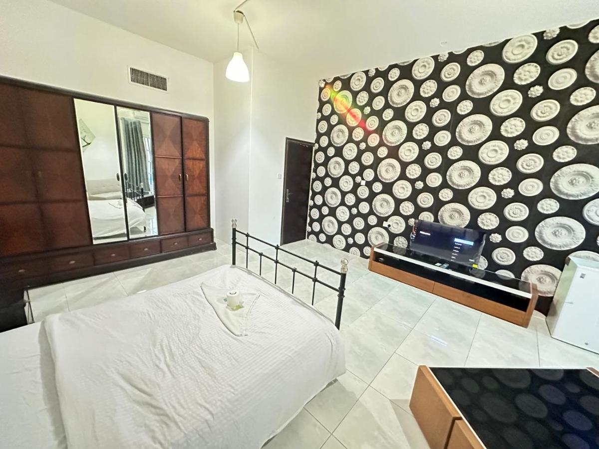 Relaxing Private In Compound Housing Near Burj Alarab 124 Habitación en casa particular
