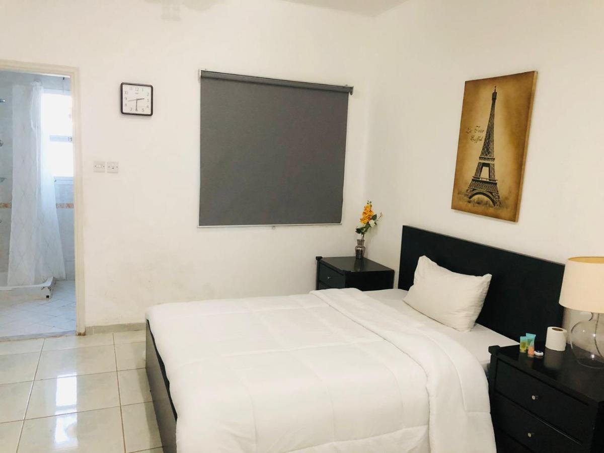Relaxing Private In Compound Housing Near Burj Alarab 124 Habitación en casa particular