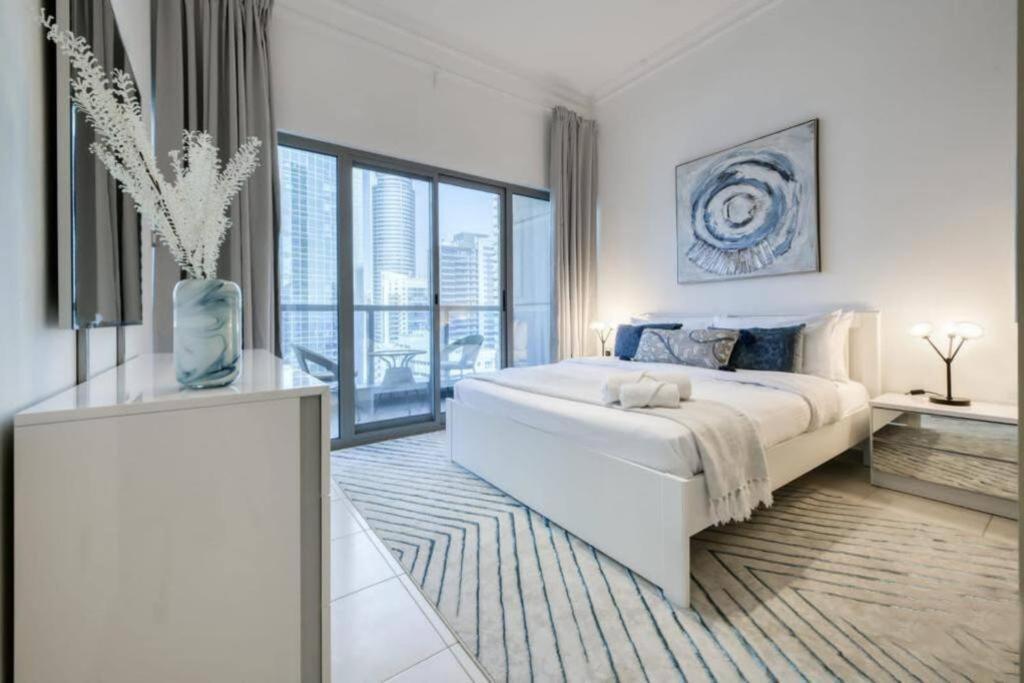 Luxury 1 Bedroom Marina View, Sleeps 5, 1 Min To Metro