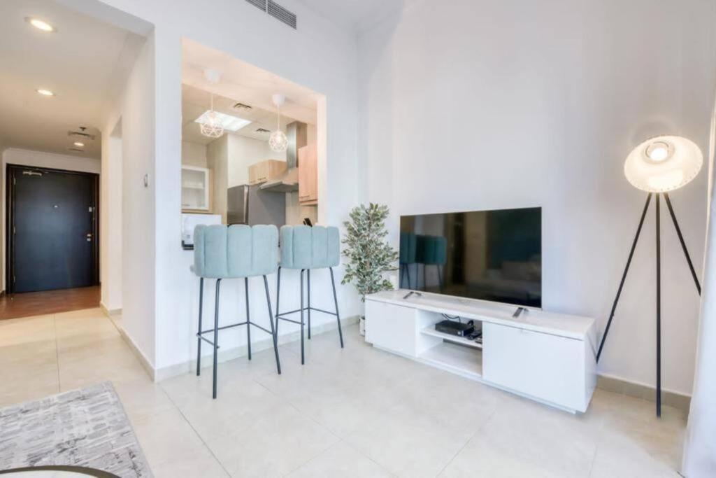 Luxury 1 Bedroom Marina View, Sleeps 5, 1 Min To Metro * Dubai