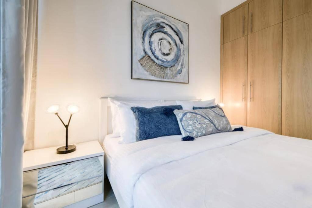Luxury 1 Bedroom Marina View, Sleeps 5, 1 Min To Metro Apartment