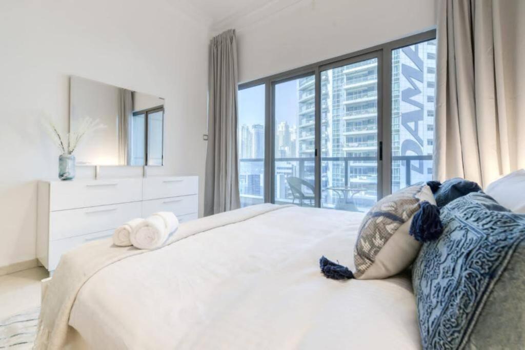 Luxury 1 Bedroom Marina View, Sleeps 5, 1 Min To Metro Dubai