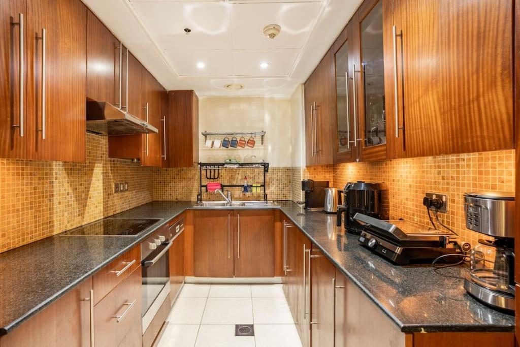 Spacious Place Near Mall, Fountains & Burj Khalifa Appartement *