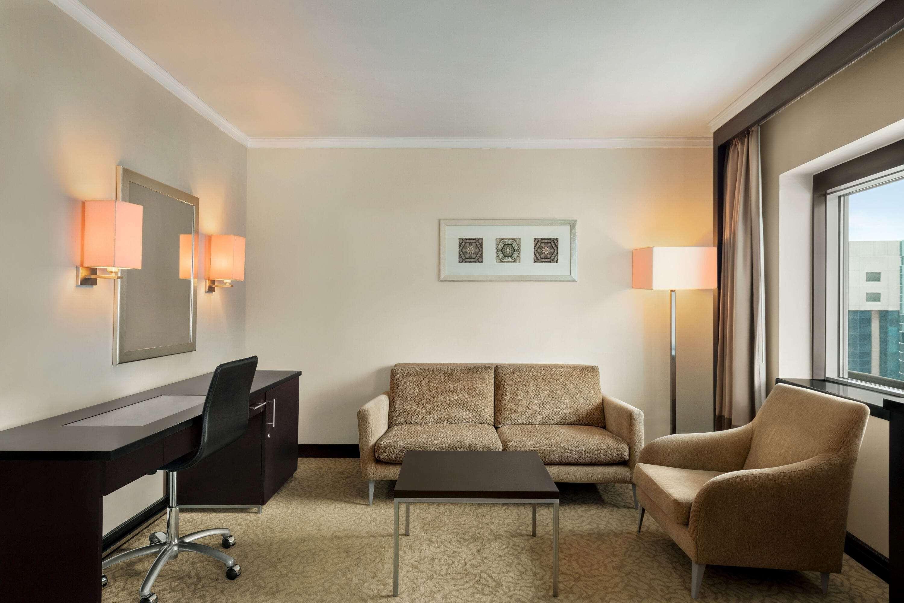 Ramada Plaza By Wyndham Deira Hotell