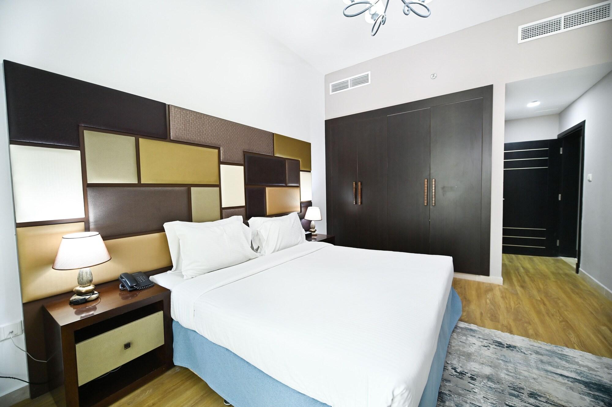 Al Waleed Palace Bur Apartahotel