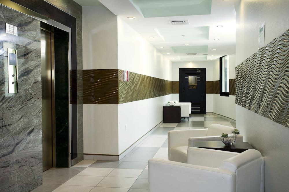 Al Waleed Palace Bur Apartahotel
